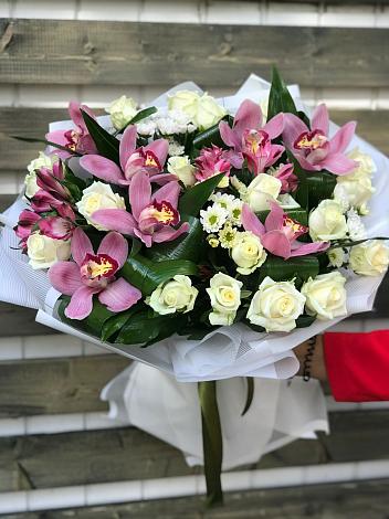 Букет цветов из: Розы и Хризантемы в Лычково