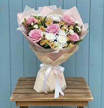 Букет цветов из:  Гвоздики, Орхидеи и Розы в Лычково