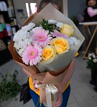 Букет цветов из:  Герберы, Розы и Хризантемы #REPLACE_PRED# Лычково