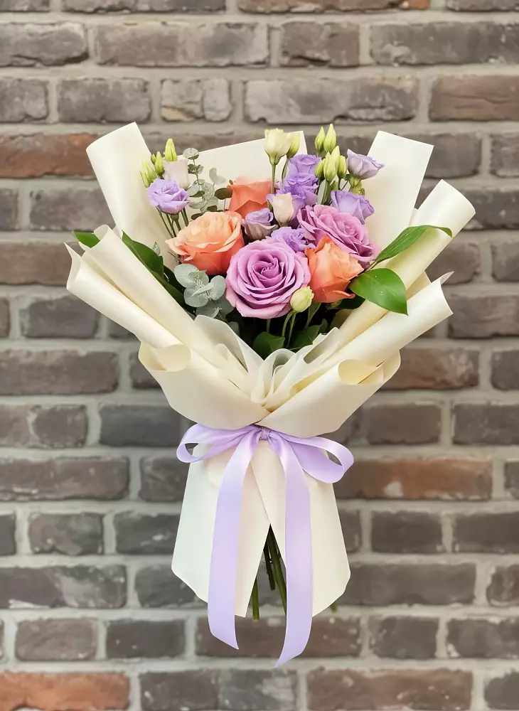 Букет цветов из: Лизиантусы и Розы в Лычково