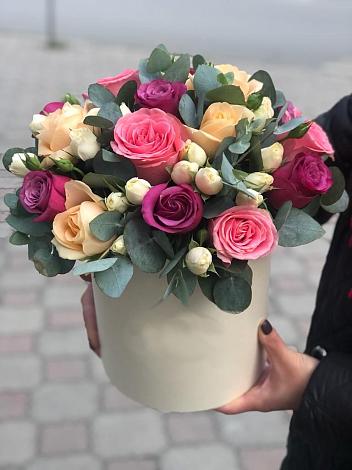 Цветочная композиция из Розы в шляпной коробке в Лычково
