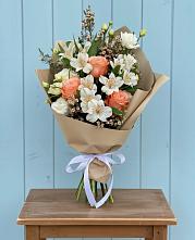 Букет цветов из:  Альстромерии, Лизиантусы, Розы и Хризантемы в Лычково