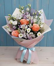 Букет цветов из:  Лизиантусы, Розы, Альстромерии и Гипсофила в Лычково