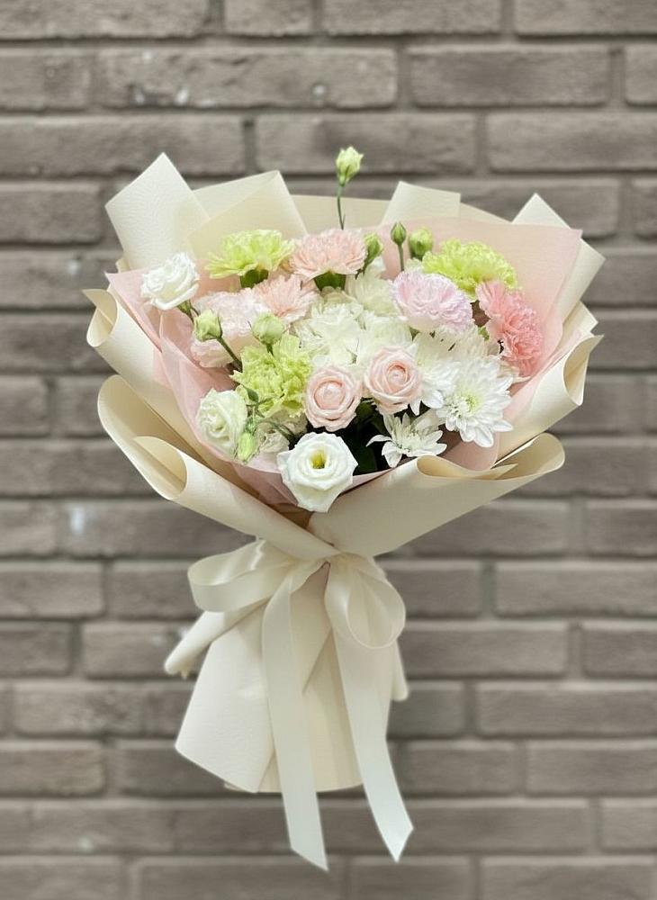 Букет цветов из: Гвоздики, Розы, Лизиантусы и Хризантемы в Лычково