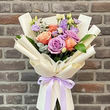 Букет цветов из:  Лизиантусы и Розы в Лычково