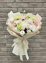 Букет цветов из:  Гвоздики, Розы, Лизиантусы и Хризантемы в Лычково
