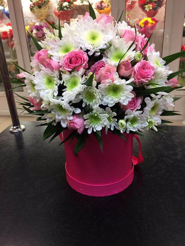 Цветочная композиция из Розы и Хризантемы в шляпной коробке в Лычково