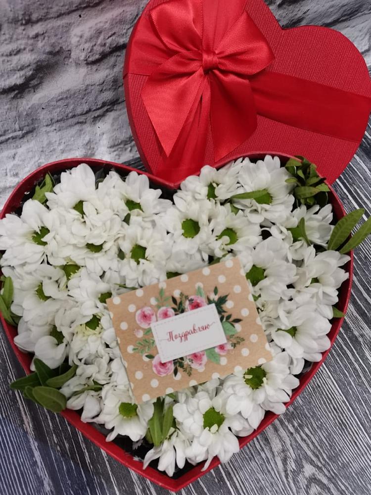 Цветочная композиция из Хризантемы в виде сердца в Лычково