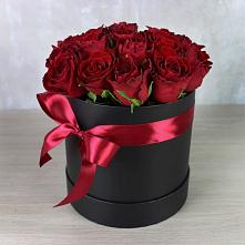 Цветочная композиция из Розы в шляпной коробке в Лычково