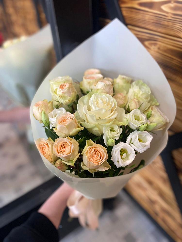 Букет цветов из: Розы и Лизиантусы в Лычково